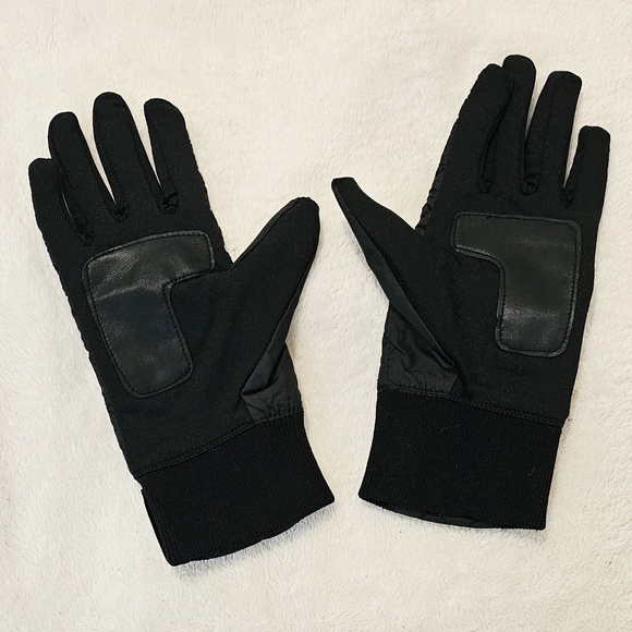 NWOT Calvin Klein Black Quilted Winter Gloves, Small - Picture 2 of 3